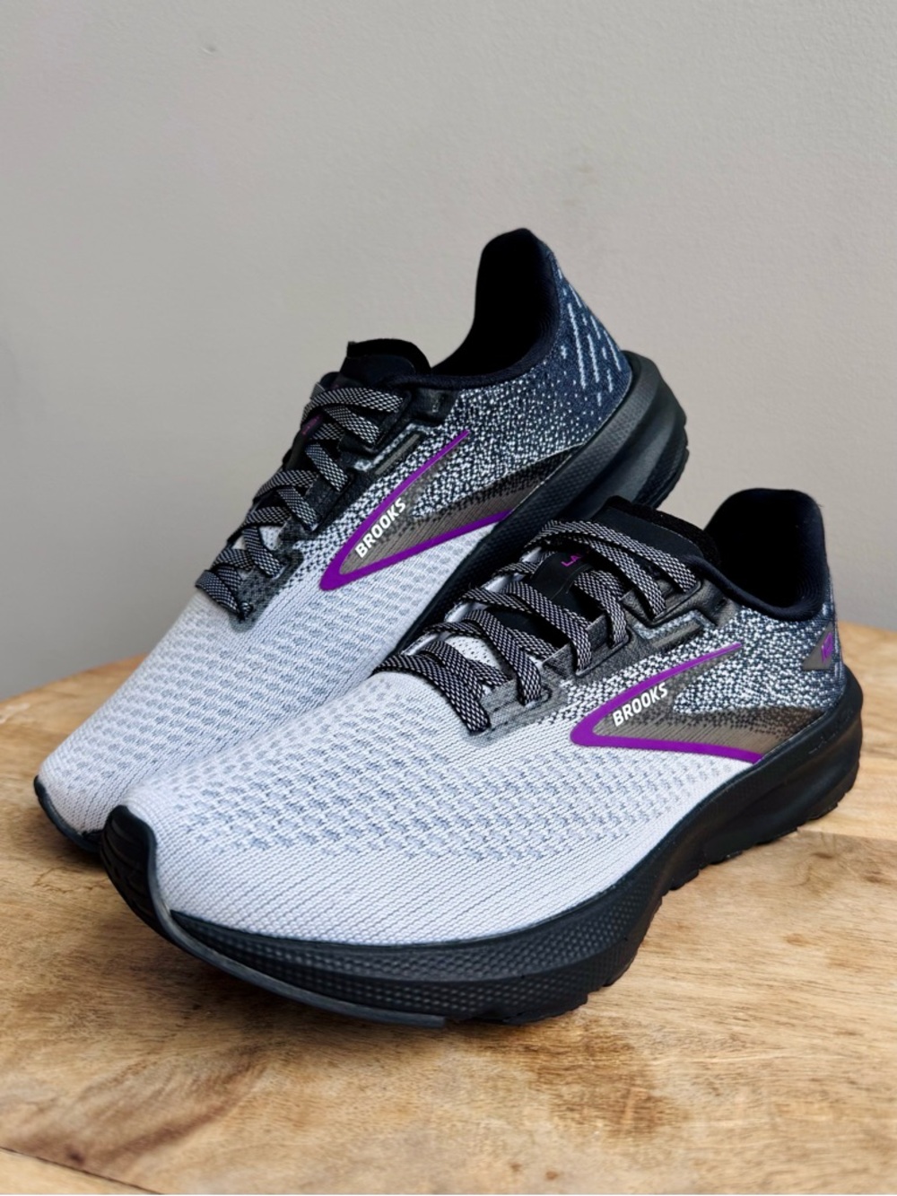 Brooks Launch 10 Running Sneakers Women's Size 7 Black Gay Purple 1203981B085